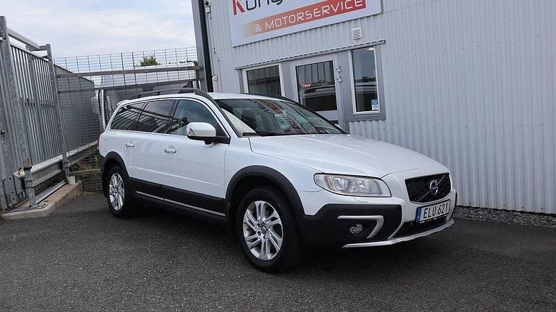 Vit Begagnad 2014 Volvo XC70 Summum SUV | 129 500 kr (Bra pris) - Bild 1/4