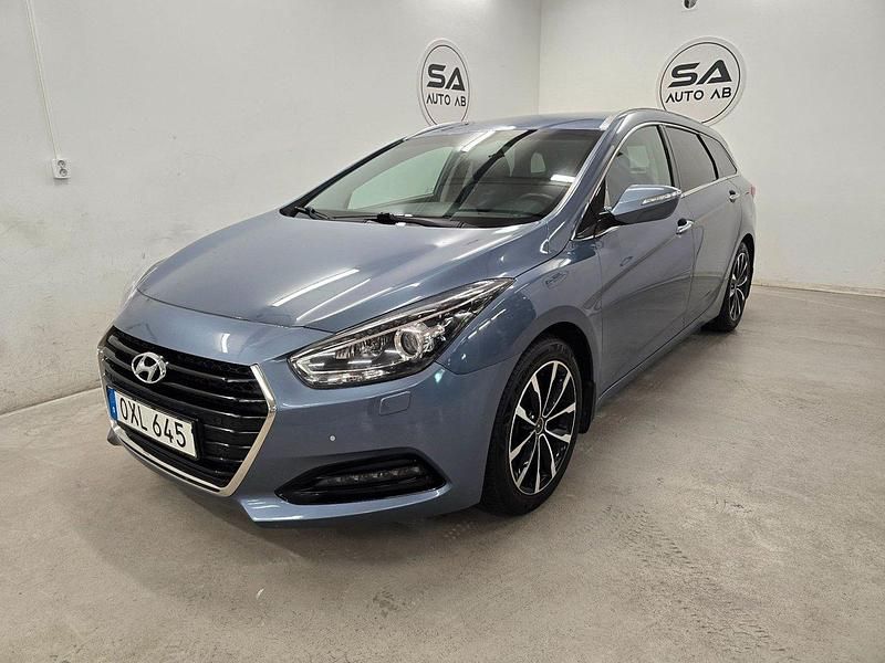Ljusblå (blå) Begagnad 2015 Hyundai i40 Kombi | 114 700 kr (Marknadspris) - Bild 1/4