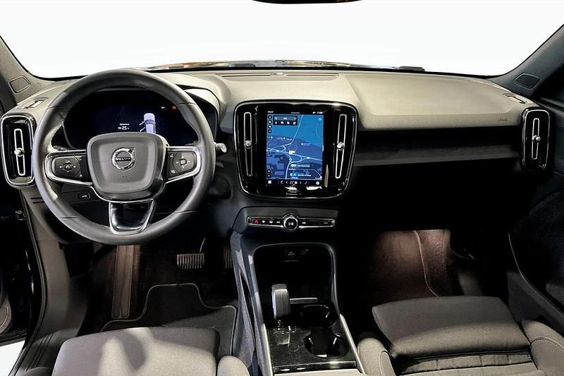 Begagnad Volvo XC40 Single Motor 175 kW (238 HK) 2023 Svart SUV