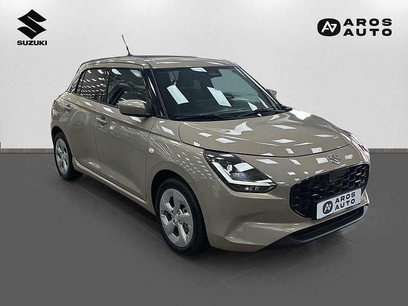 Begagnad Suzuki Swift 83 HK (61 kW) 2024 Vit Halvkombi