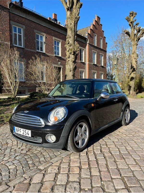 Blå Begagnad 2009 Mini Cooper Halvkombi | 50 000 kr (Marknadspris) - Bild 1/4