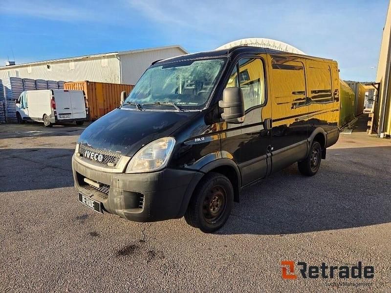 Svart Begagnad 2012 Iveco Daily Van | 1 000 kr - Bild 1/4