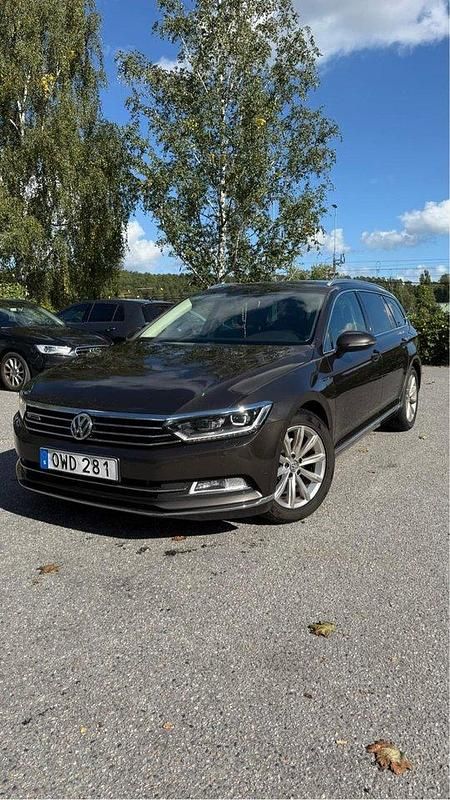 Brun Begagnad 2016 VW Passat GT Kombi | 179 900 kr (Marknadspris) - Bild 1/4