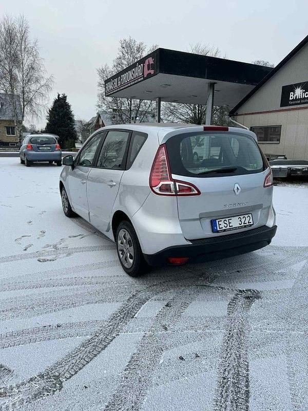 Silver Begagnad 2011 Renault Scénic III Minibuss | 44 900 kr (Bra pris) - Bild 1/4