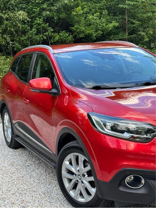Röd Begagnad 2016 Renault Kadjar LIMITED SUV | 118 000 kr (Marknadspris) - Bild 1/3
