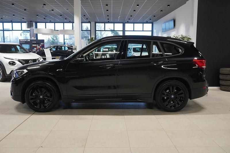 Begagnad BMW X1 Sport Line 125 HK (91 kW) 2022 Svart SUV