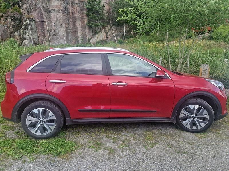 Röd Begagnad 2019 Kia e-Niro Advance SUV | 169 000 kr (Marknadspris) - Bild 1/4