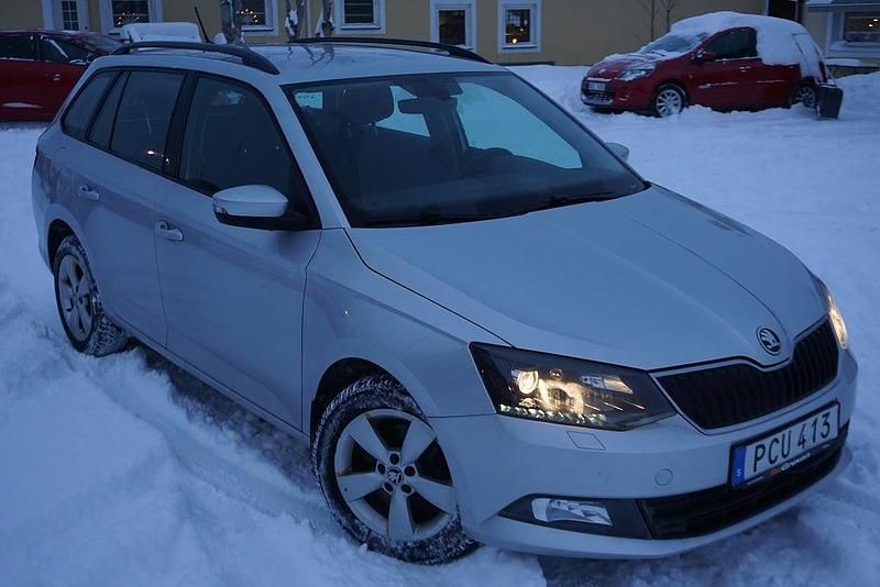 Silver Begagnad 2016 Skoda Fabia Style Kombi | 89 900 kr (Marknadspris) - Bild 1/4