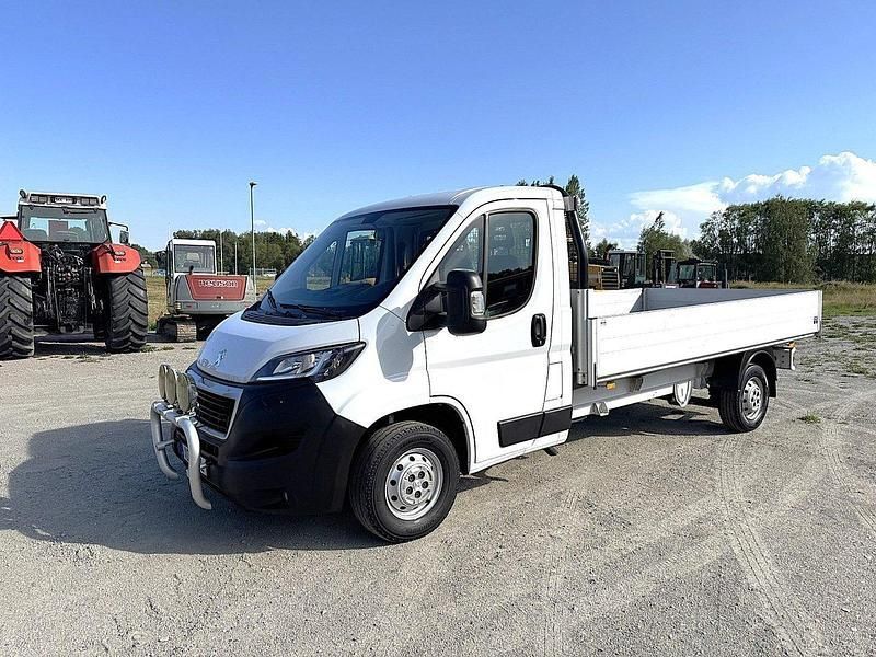Vit Begagnad 2022 Peugeot Boxer Van | 225 000 kr (Lite dyr) - Bild 1/4