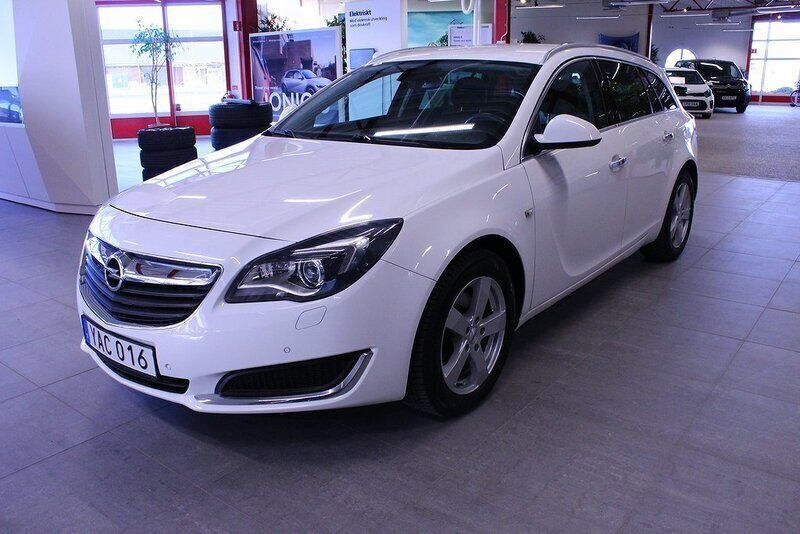 Vit Begagnad 2015 Opel Insignia Business Kombi | 149 000 kr (Dyr) - Bild 1/4