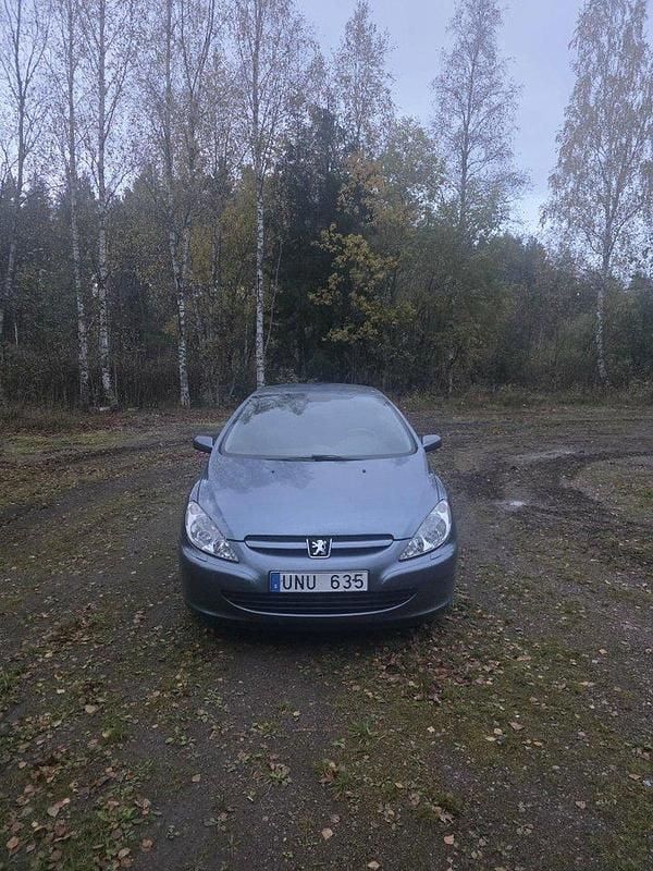 Grå Begagnad 2004 Peugeot 307 CC Cab | 29 900 kr (Bra pris) - Bild 1/4