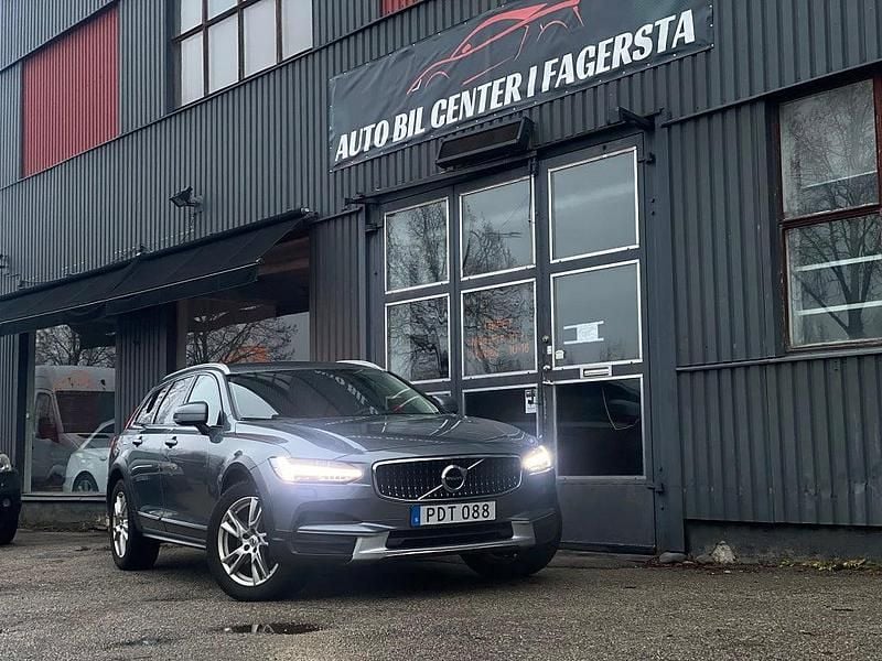 Grå Begagnad 2018 Volvo V90 CC Momentum Kombi | 174 900 kr - Bild 1/4