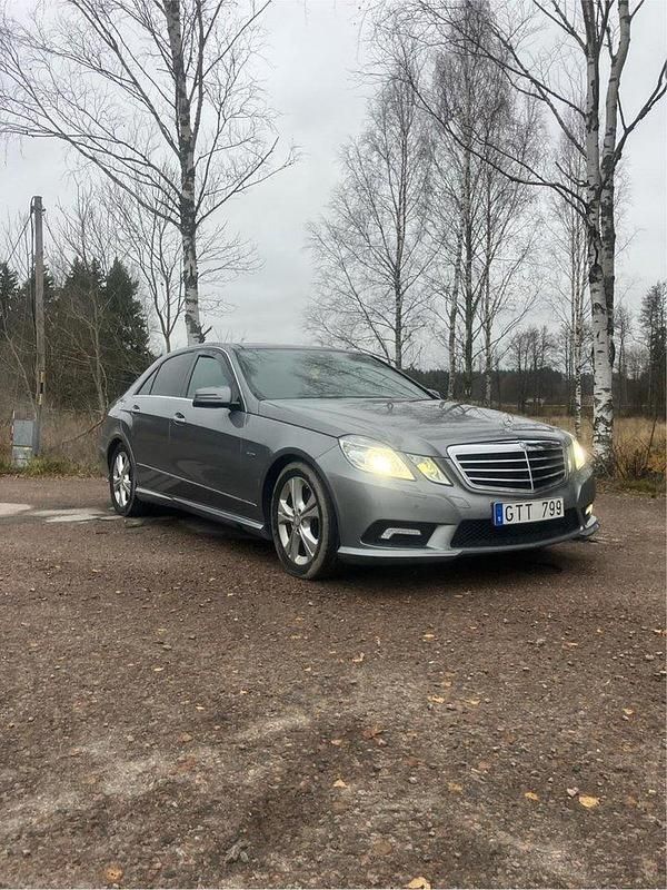 Silver Begagnad 2011 Mercedes E350 AMG Sedan | 139 900 kr (Marknadspris) - Bild 1/4