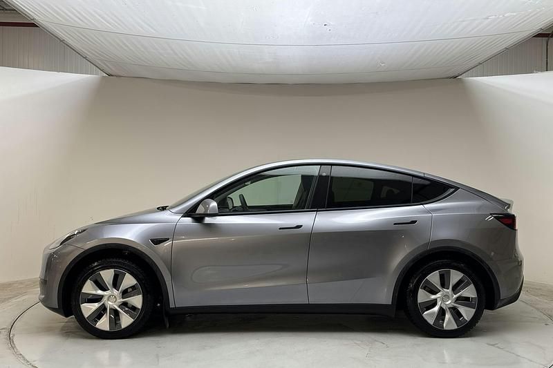 Begagnad Tesla Model Y Long Range RWD 250 kW (340 HK) 2024 Grå SUV