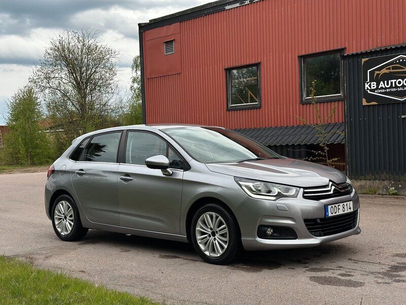 Silver Begagnad 2016 Citroën C4 Halvkombi | 109 800 kr (Lite dyr) - Bild 1/4