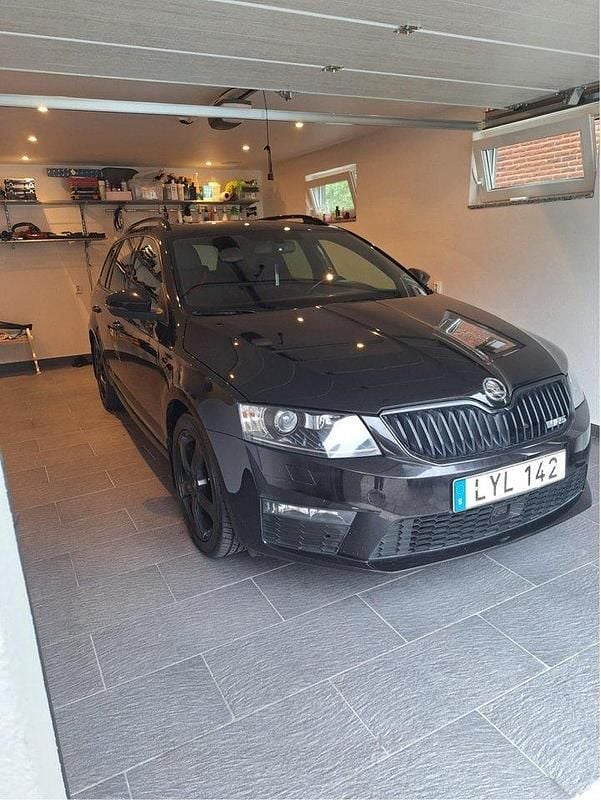 Svart Begagnad 2016 Skoda Octavia RS Kombi | 99 500 kr (Superpris) - Bild 1/4