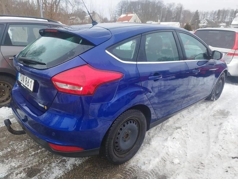 Begagnad Ford Focus Titanium 125 HK (91 kW) 2016 Blå Halvkombi