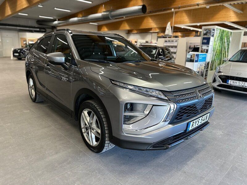 Grå Begagnad 2021 Mitsubishi Eclipse Cross Edition SUV | 274 900 kr (Bra pris) - Bild 1/4