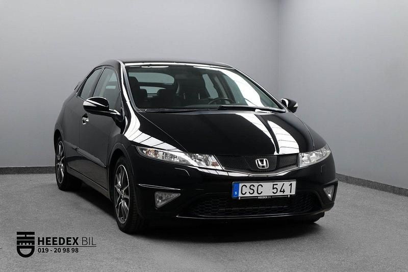 Svart Begagnad 2011 Honda Civic Sport Halvkombi | 99 800 kr (Dyr) - Bild 1/4
