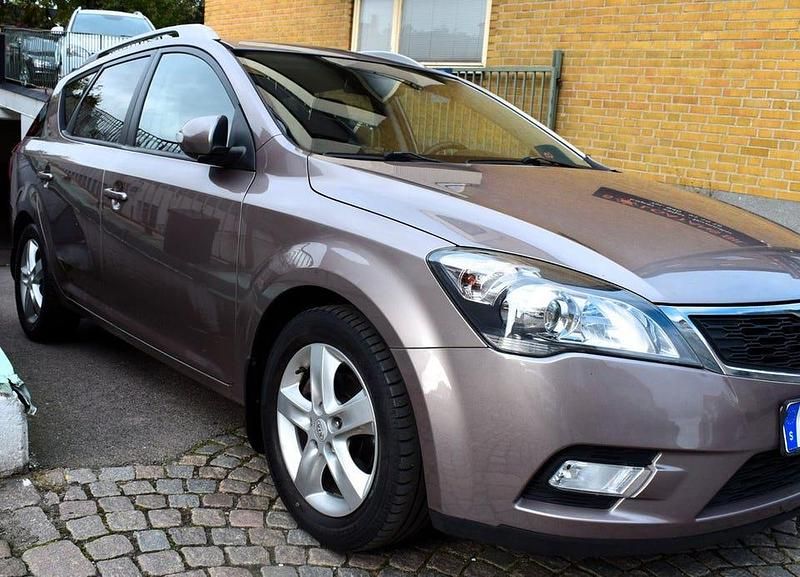 Begagnad Kia Ceed Sportswagon 128 HK (94 kW) 2011 Mörkgrå (grå) Kombi