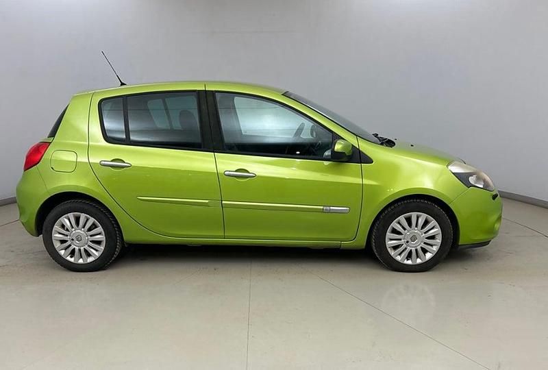 Begagnad Renault Clio R.S. 75 HK (55 kW) 2010 Grön Halvkombi