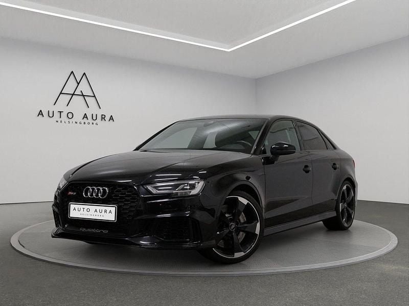 Svart Begagnad 2020 Audi RS3 Halvkombi | 499 000 kr (Marknadspris) - Bild 1/4