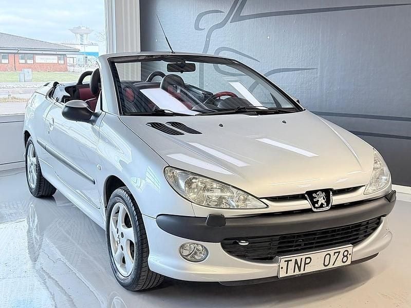 Grå Begagnad 2002 Peugeot 206 CC Cab | 34 900 kr (Dyr) - Bild 1/3