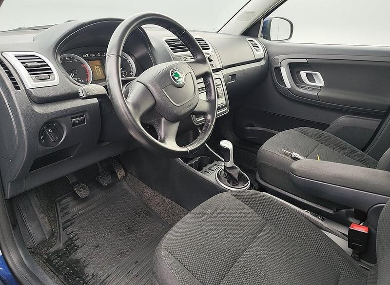 Begagnad Skoda Fabia 69 HK (50 kW) 2009 Mörkblå Halvkombi