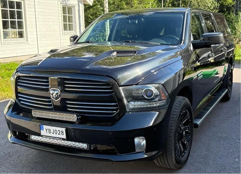 Svart Begagnad 2016 Dodge Ram Pickup | 310 000 kr (Bra pris) - Bild 1/4