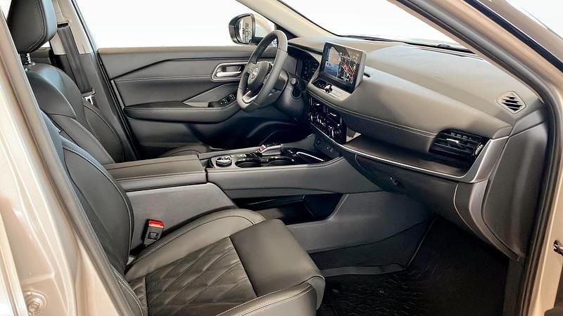 Begagnad Nissan X-Trail Tekna 214 HK (157 kW) 2025 Silver SUV