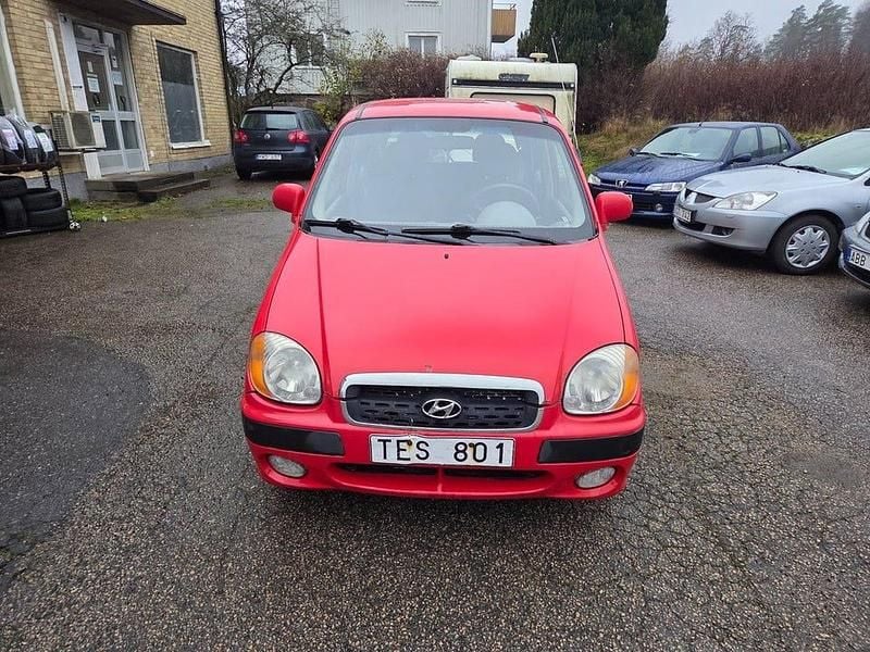 Röd Begagnad 2002 Hyundai Atos Prime Halvkombi | 19 900 kr - Bild 1/4