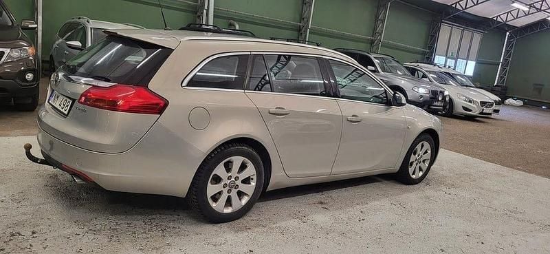 Begagnad Opel Insignia Edition 180 HK (132 kW) 2010 Grå Kombi