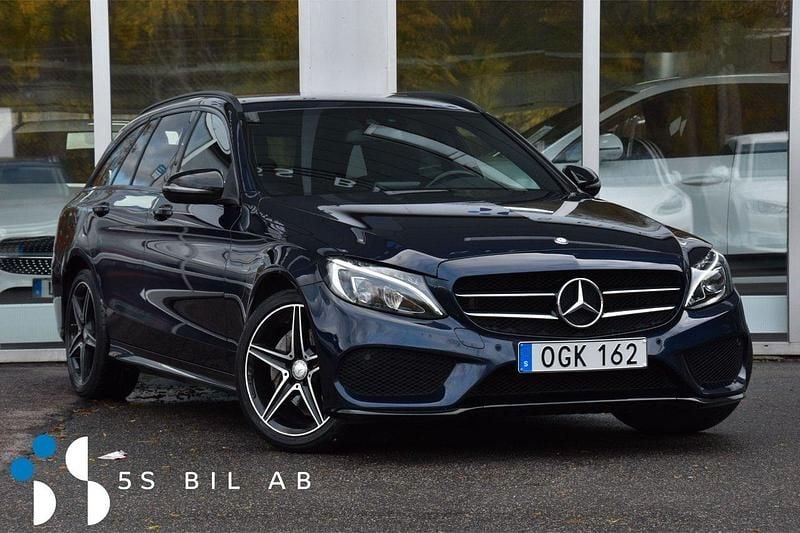 Mörkblå Begagnad 2016 Mercedes C220 AMG Kombi | 274 900 kr (Lite dyr) - Bild 1/4