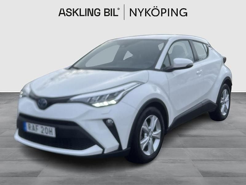 Vit Begagnad 2022 Toyota C-HR Active SUV | 264 000 kr (Marknadspris) - Bild 1/4