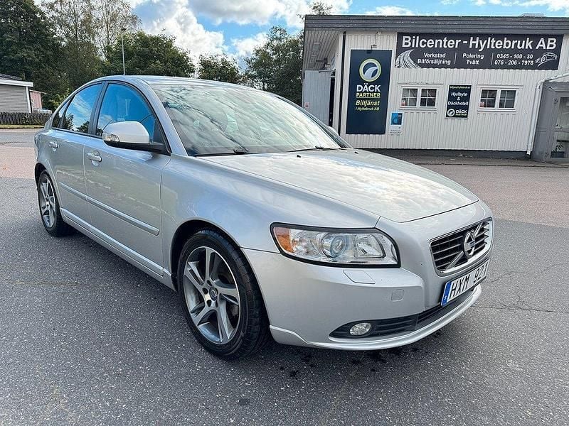 Ljusgrå Begagnad 2012 Volvo S40 Momentum Sedan | 69 900 kr (Lite dyr) - Bild 1/4