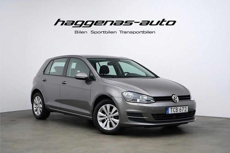 Grå Begagnad 2014 VW Golf VII Style Halvkombi | 109 000 kr (Marknadspris) - Bild 1/4