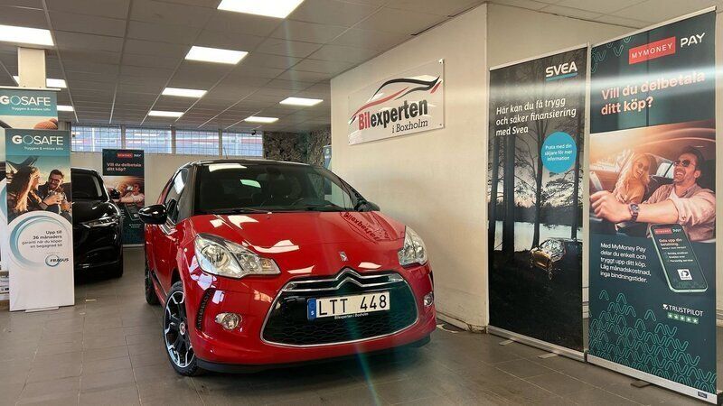 Röd Begagnad 2011 Citroën DS3 Halvkombi | 54 900 kr (Marknadspris) - Bild 1/4