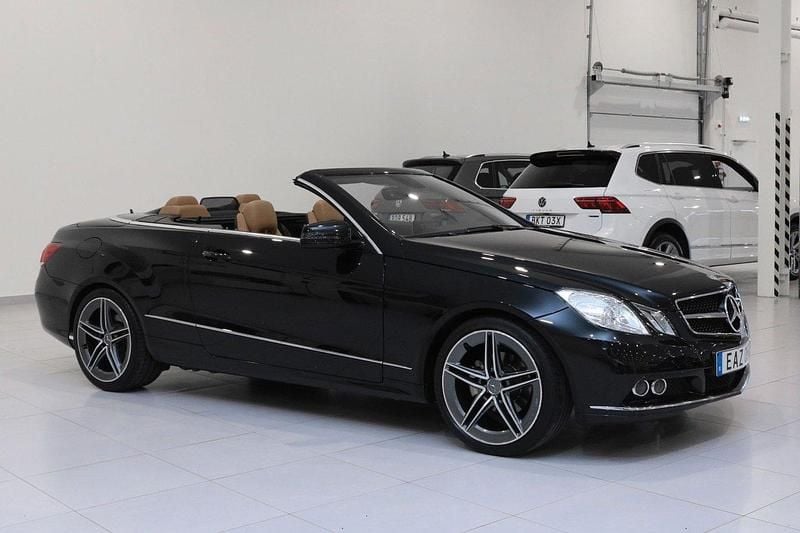 Svart Begagnad 2010 Mercedes E200 Cab | 199 900 kr (Lite dyr) - Bild 1/4