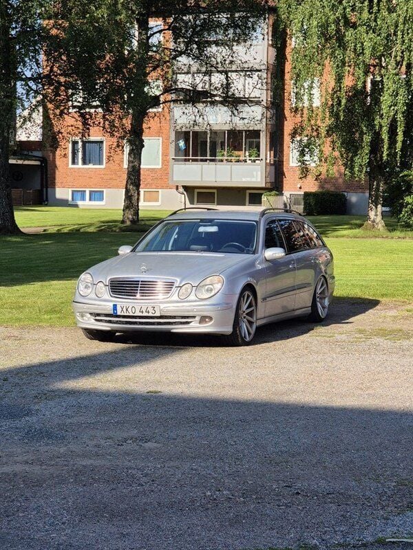 Silver Begagnad 2006 Mercedes E350 Avantgarde Kombi | 38 000 kr - Bild 1/4