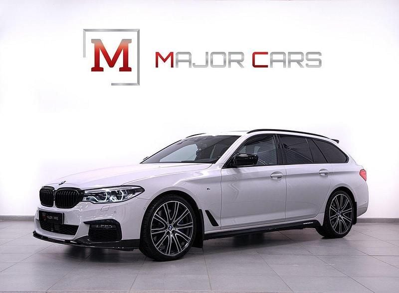 Vit Begagnad 2018 BMW 540 M Sport Kombi | 459 900 kr (Dyr) - Bild 1/4