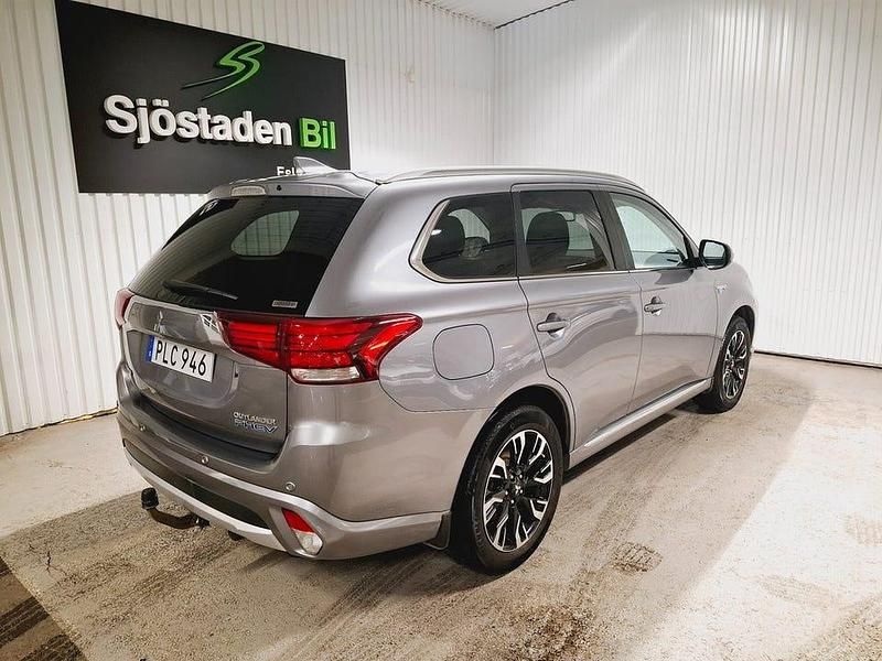 Begagnad Mitsubishi Outlander 203 HK (149 kW) 2017 Grå SUV