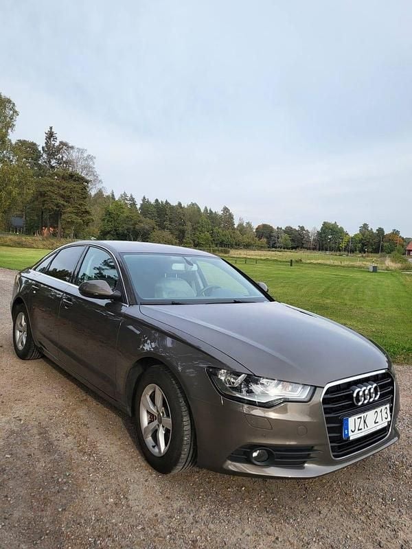 Grå Begagnad 2013 Audi A6 Sedan | 120 000 kr (Bra pris) - Bild 1/4