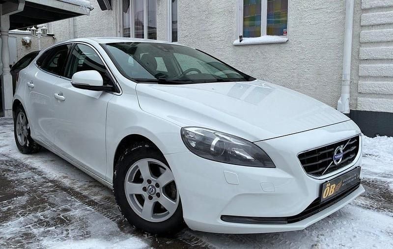 Begagnad Volvo V40 Momentum 116 HK (85 kW) 2015 Vit