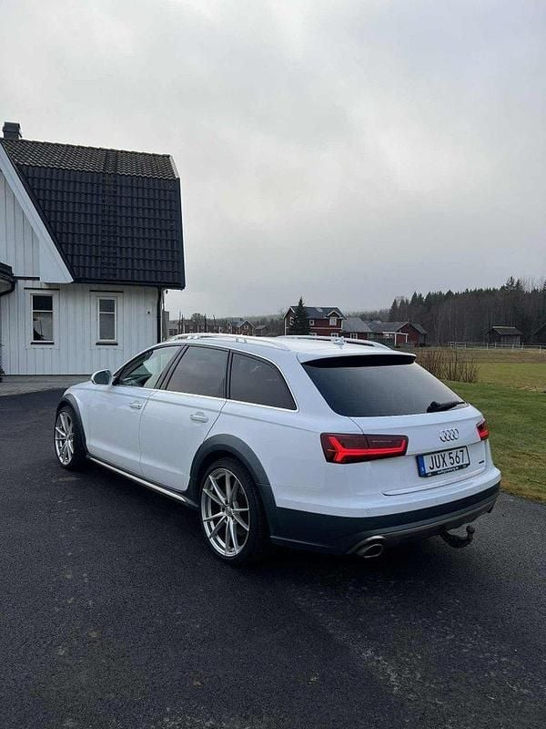 Vit Begagnad 2015 Audi A6 Allroad Kombi | 169 900 kr (Marknadspris) - Bild 1/4