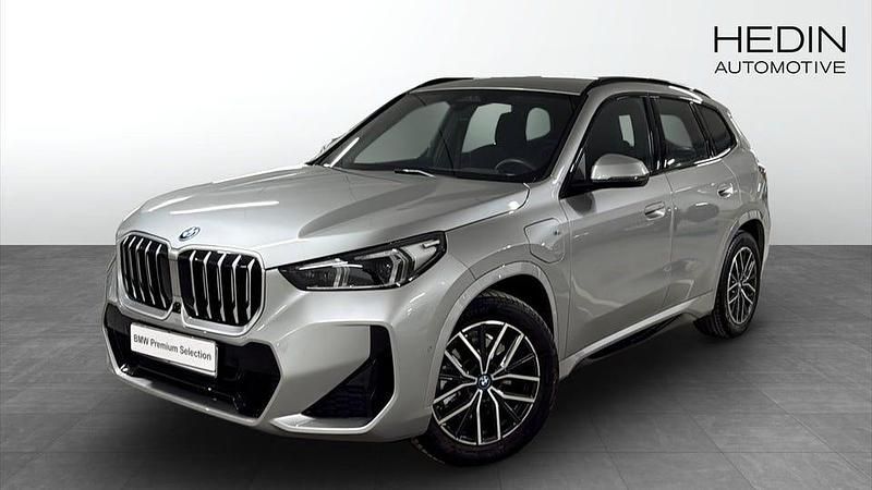 Silver Begagnad 2025 BMW X1 Comfort Edition SUV | 558 700 kr - Bild 1/4