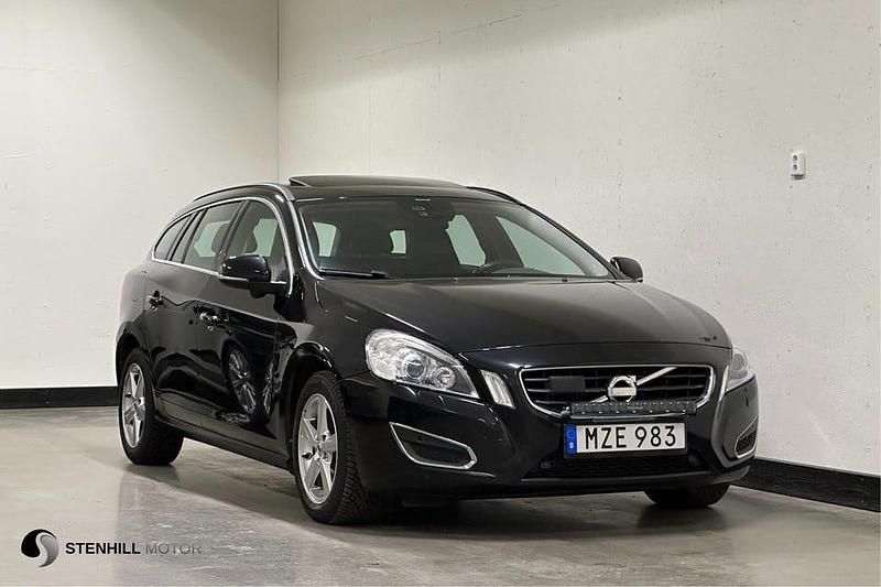 Begagnad Volvo V60 Momentum 163 HK (119 kW) 2012 Svart Kombi