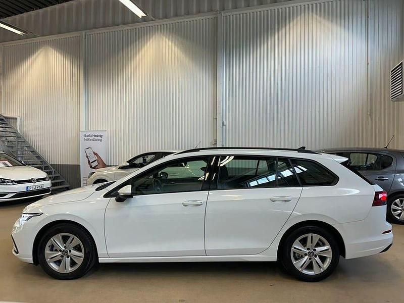 Begagnad VW Golf VII 150 HK (110 kW) 2021 Vit Halvkombi