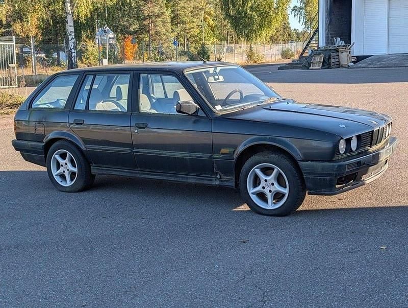 Begagnad 1989 BMW 320 Kombi | 40 000 kr - Bild 1/4