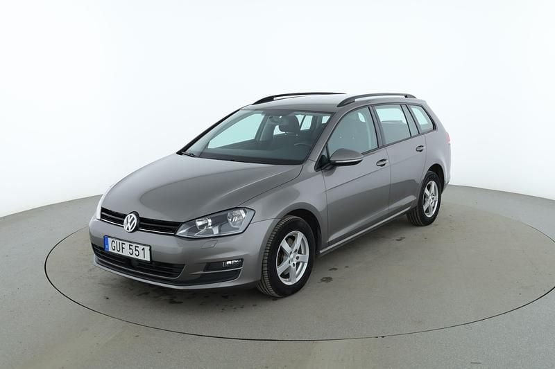 Grå Begagnad 2015 VW Golf VII Kombi | 101 000 kr (Marknadspris) - Bild 1/4