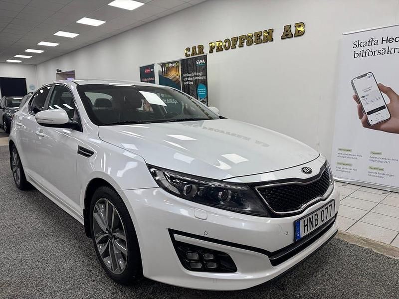 Vit Begagnad 2015 Kia Optima Sedan | 119 900 kr (Marknadspris) - Bild 1/4